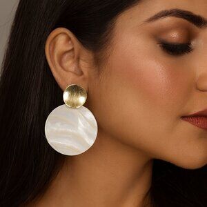 Elevate Your‎ Style with Express Brushed Gold Tone and Shell Earrings